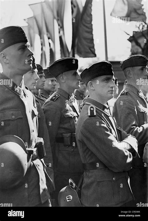 Members Of The Waffen Ss 1942 Stock Photo Alamy