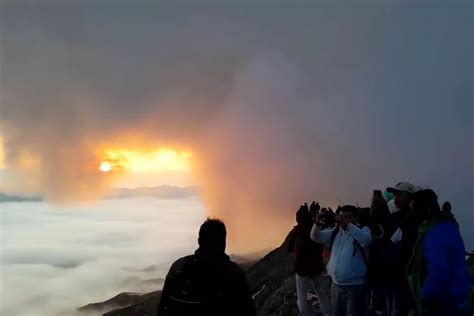 Kunjungan Wisata Bromo Normal Di Saat Aktivitas Meningkat Akurat Jatim