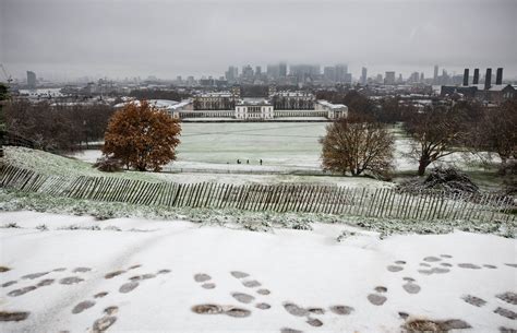 Snow Blankets Britain In Pictures Snow Picture Britain