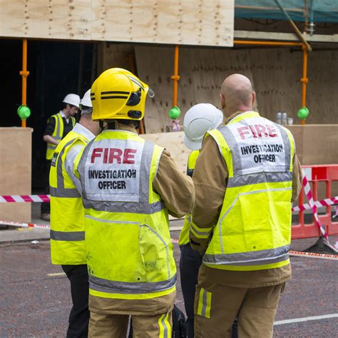 Fire Investigation Officers Belfast © Rossographer Cc By Sa20