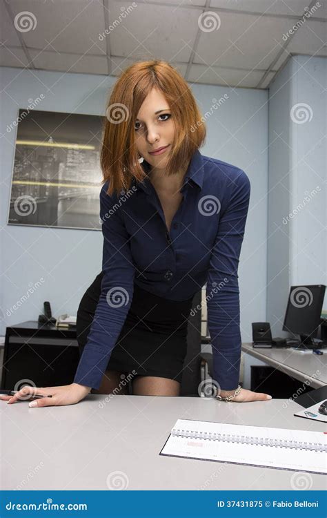 Сексуальная секретарша стоковое изображение изображение насчитывающей руки 37431875
