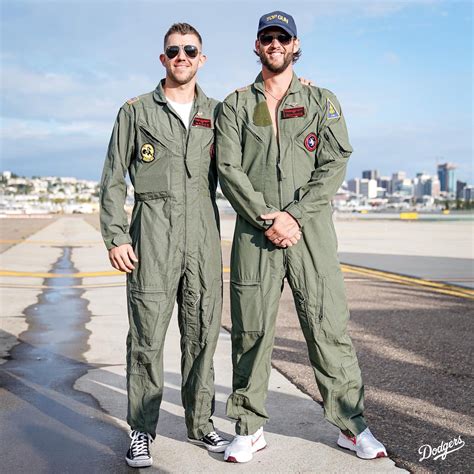 Baseball Bros On Twitter The Dodgers Dressed Up For Their Road Trip