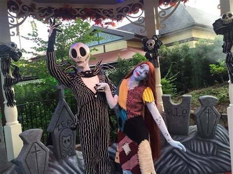 Video The Nightmare Before Christmas Jack And Sally Meet And Greet At