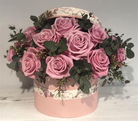 Check spelling or type a new query. Dozen Pink Rose Hat Box | Springfield Florist, Chelmsford ...