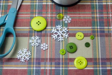 Cute As A Button Christmas Tree Ornaments Craft Beginner Sewing Projects