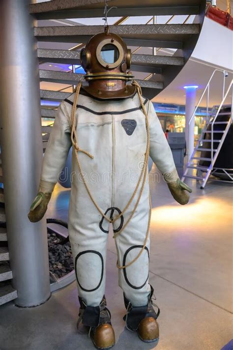 Old Vintage Three Bolt Deep Sea Diving Suit Suit For Deep Sea Diving