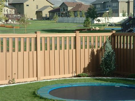 A backyard decorated with diy privacy fence will protect your home from strangers and animals, and you stay. Backyard Fencing Ideas - HomesFeed