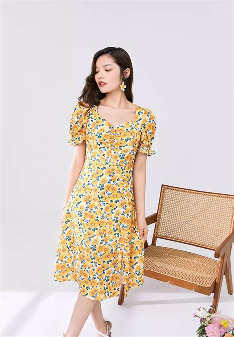 Buy Hopeshow Ruched Torso Floral Midi Dress 2023 Online Zalora Singapore