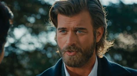 Kıvanç tatlıtuğ altın kelebek tv ödülleri, sadri alışık sinema ve tiyatro ödülleri ile birlikte pek çok üniversiteden, eğitim ve kamu kurumlarından en iyi erkek oyuncu ödülü aldı. Kıvanç Tatlıtuğ, Cesur ve Güzel'den sonra mutlaka bunu yapmalı
