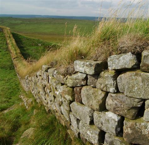 () consisting of england, scotland, wales, and northern ireland, the united kingdom (uk) has long one of scotland's most attractive cities, the capital city of edinburgh is also one of the uk's most. Hadrianswall: Die Mauer, die England von Schottland trennt ...