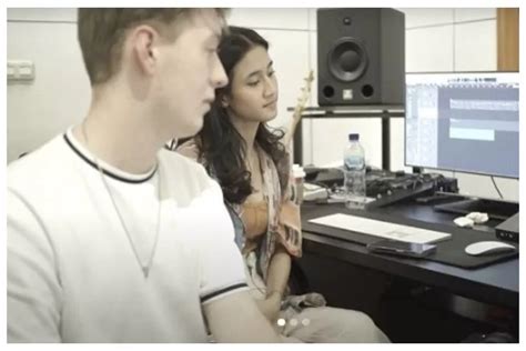 Wow Jebolan Indonesian Idol Keisya Levronka Debut Album Baru Bareng