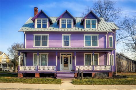 Two Ashburn Homes Are Known For Their Purple Paint Jobs The Burn