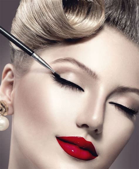 Pin By Kevser On Makyaj Hollywood Glamour Makeup Girls Lipstick Vintage Makeup