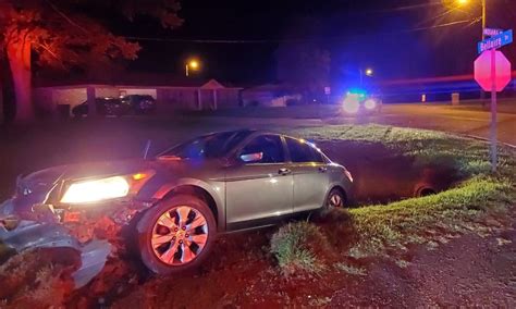 Video One In Custody After Chase And Crash Vicksburg Daily News