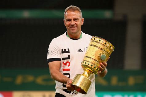 Hansi flick beat guardiola & kimmich became a ball magnet: Hansi Flick nach dem Pokal-Triumph: 