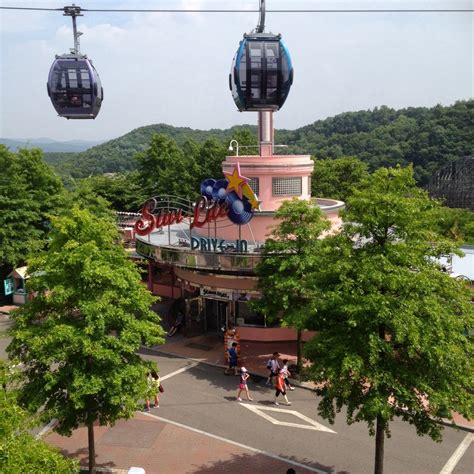 Introduction everland resort entertains visitors through attractions in the five themed areas of global fair, american adventure, magic land, zootopia, and european adventure. Top 10 Attractions at Everland Theme Park |Seoul Searching