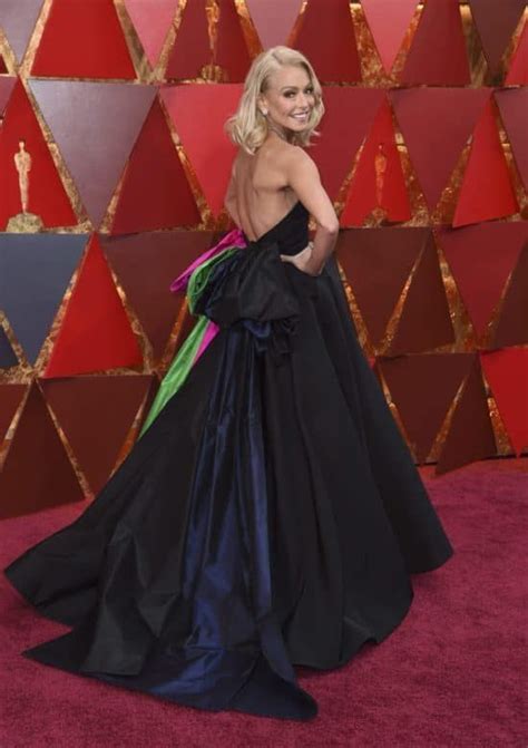 Kelly Ripa Dresses Oscar Red Carpet Elegant Fashion