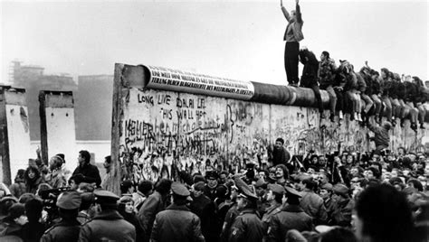 Un mur trois révolutions comment les événements de 1989 ont ils