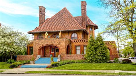 Photo Tour Sells Mansion Aka The Circus House For Sale In Victorian