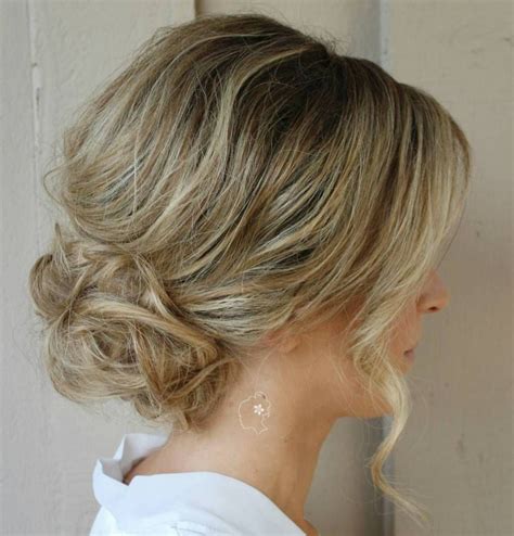 Quick And Easy Short Hair Buns To Try Short Hair Bun Short Hair Styles Easy Curly Hair Styles