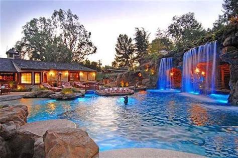 20 Gorgeous Photos Of Million Dollar Mansions That Belong To Successful