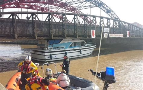 Boat Gets Stuck Under A Bridge At High Tide In Great Yarmouth Ybw