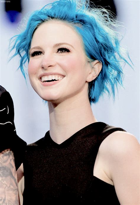 Hayley Williams Of Paramore Looking Snazzy With Blue Hair Cabelo
