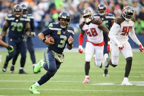 Seahawks Qb Russell Wilson Named Nfc Offensive Player Of The Week After