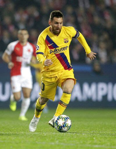 Messi Leads Barcelona To 2 1 Win Vs Slavia Prague