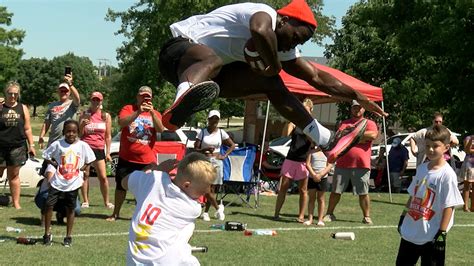 Chiefs Wr Tyreek Hill Hosts Youth Football Camp In Columbia Abc17news