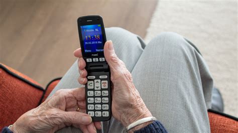 The best cell phones for seniors and the elderly - updated July 2021 ...