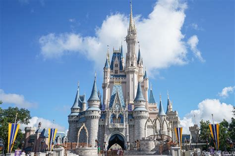 Photos Cinderella Castle Dreamlights Installation Has Started For 2018