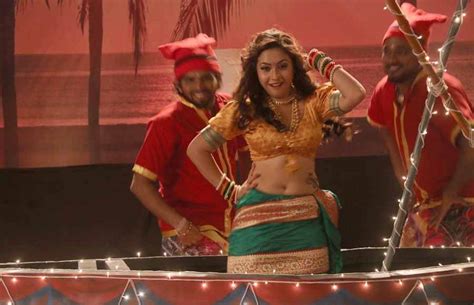 Reem Shaikh Recreates Madhuri Dixit’s Sensuous Koli Dance On Tujhse Hain Raabta
