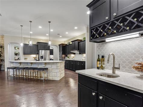 Our professional staff includes sales, service and installation along with a complete line of construction services to help ensure a worry free building experience. Giddens Homes - Clearwater Ranch