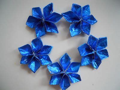 Candy wrapper origami lets you create animals, flowers and other craft ideas. Gum Wrapper Flowers | Origami with gum wrappers, Paper ...