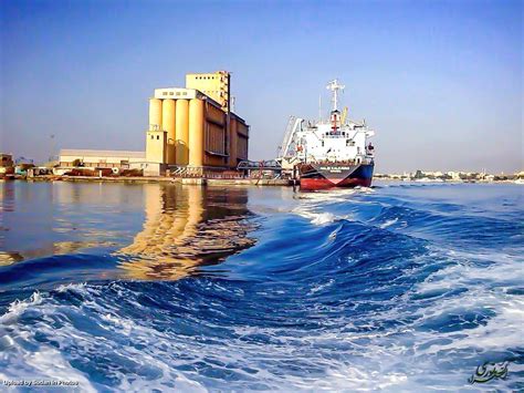 Ship Loading At The Docks In Port Sudan Red Sea تحميل سفينة في ميناء