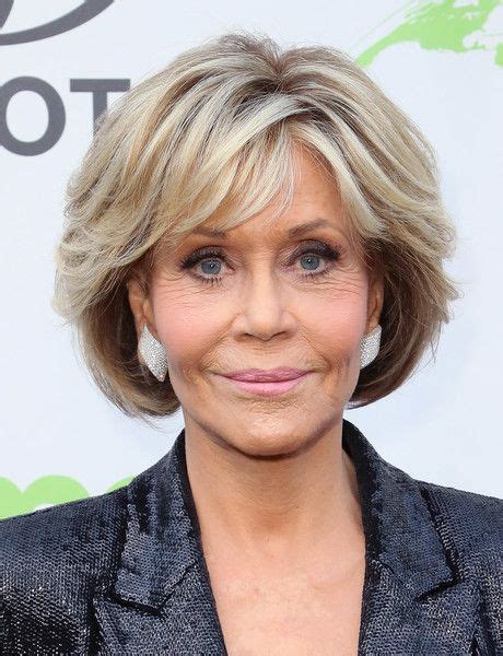 The light highlights in the front not only help define her face but also accentuate her natural hair color. Jane Fonda Bob | Short hair styles, Bob hairstyles for ...