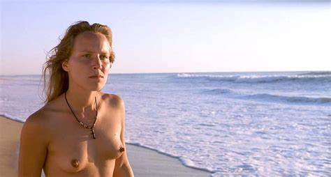 Maya Gaugler Nude Sous Le Sable 4 Pics  And Video Thefappening