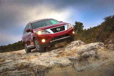 Certain trim levels have subpar tech features, but the pathfinder has a few strengths that should get the attention of family shoppers. 2013 Nissan Pathfinder Boats Best-in-Class Mileage ...