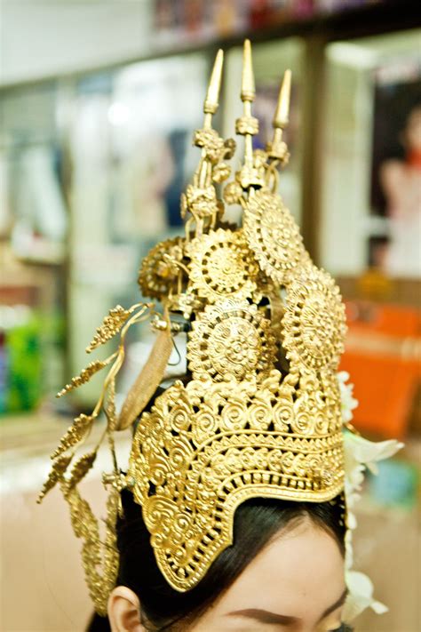 beautiful-golden-crown-for-a-lovely-apsara-cambodian