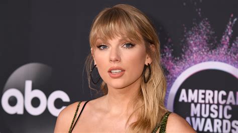 Inside Taylor Swifts Relationship With Travis Kelce 247 News Around