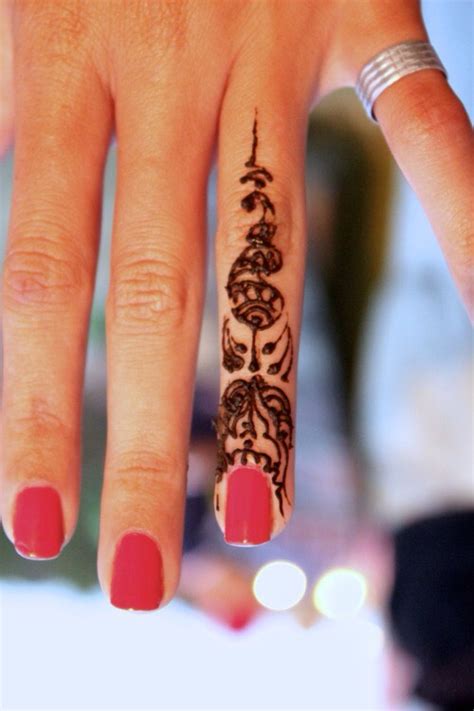 Generally, henna tattoos for guys follow a minimalistic approach. Henna Tattoo Ideas🌼 - Musely