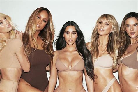 Gli Ex Angeli Di Victoria Secret Indossano Skims Per Kim Kardashian
