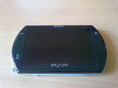Vand Playstation Portable PSP Go 16GB modat la cutie