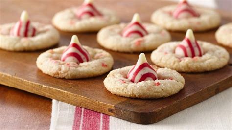 Pillsbury refrigerated sugar cookie dough. Peppermint Blossoms | Pillsbury sugar cookies, Easy ...