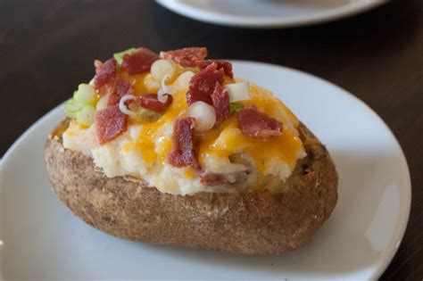Jacket potatoes and chilli are great comfort food when the nights draw in. LOADED BAKED POTATOES » Dishing Up Dinner
