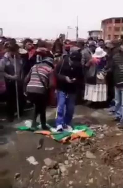 Video De Personas Pisando La Bandera Cruceña No Es Actual Es De 2019