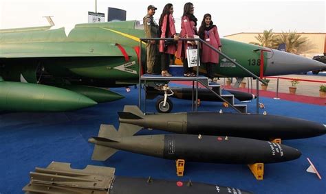 رونمایی از جنگنده جدید ساخت پاکستان در نمایشگاه صنعت نظامی چین تصاویر