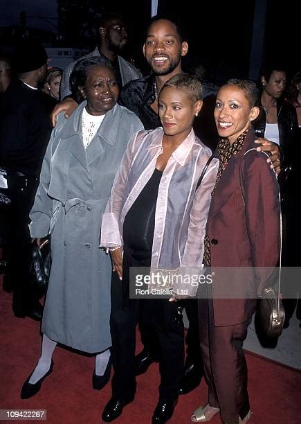 Jada Pinkett Smith 1998 Photos And Premium High Res Pictures Getty Images