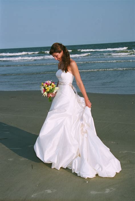 Experience the beach city of del mar, california when you stay at del mar motel on the beach. Picture Of Beautiful And Relaxed Beach Wedding Dresses